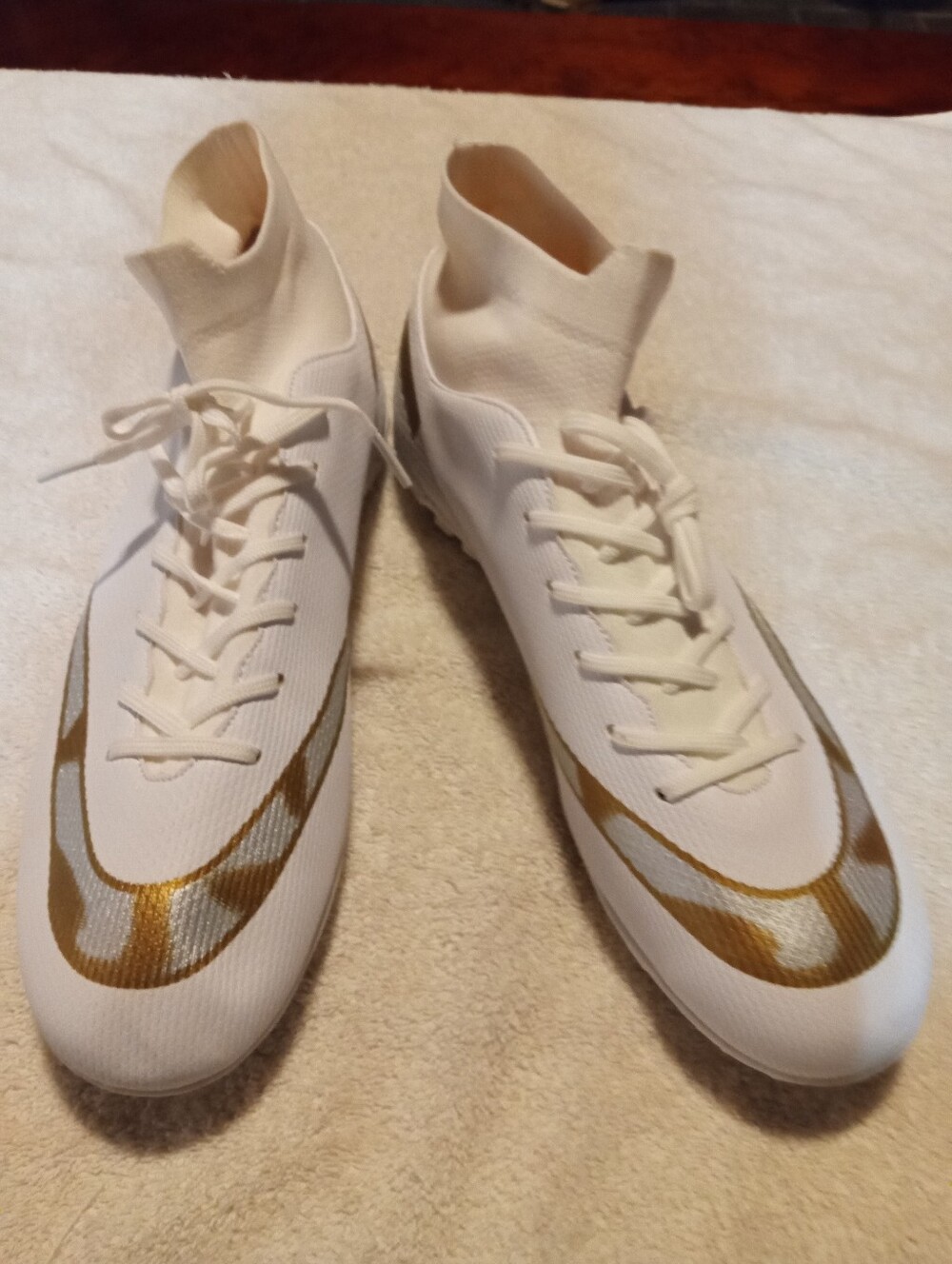 Men's White Athletic Cleats with Gold Accent